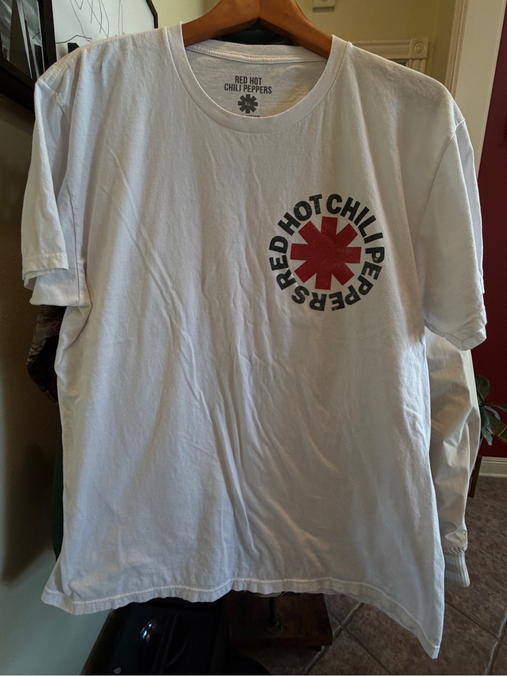 Red Hot Chili Peppers Band Tee Men’s XL White Graphic T-Shirt